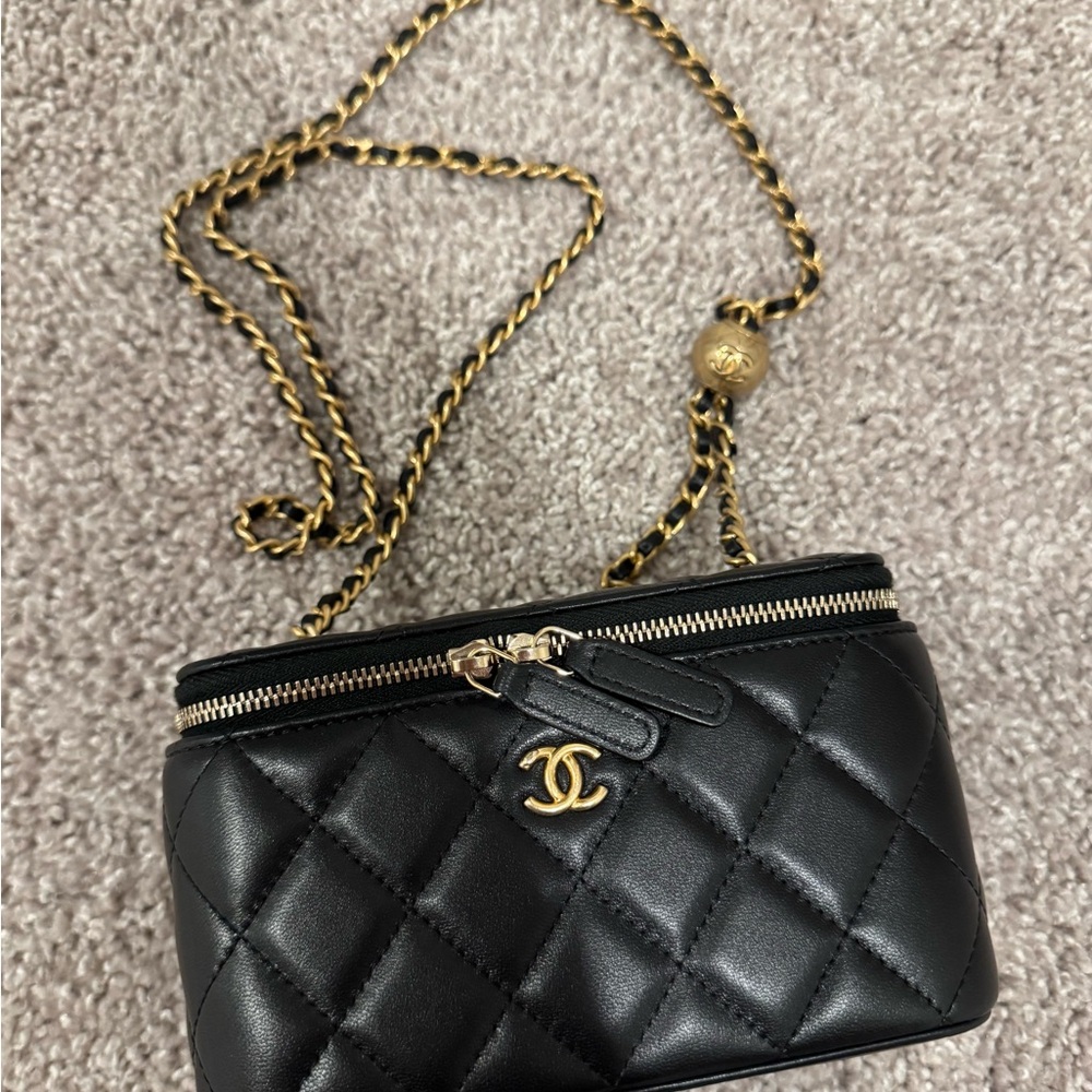 Chanel Lambskin Quilted Pearl Crush Small Vanity Case with Chain in Black